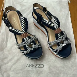 Arezzo made in Brazil sandals size 5.5