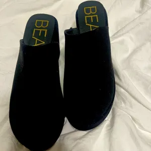 Brand new‎ never worn slip on clogs