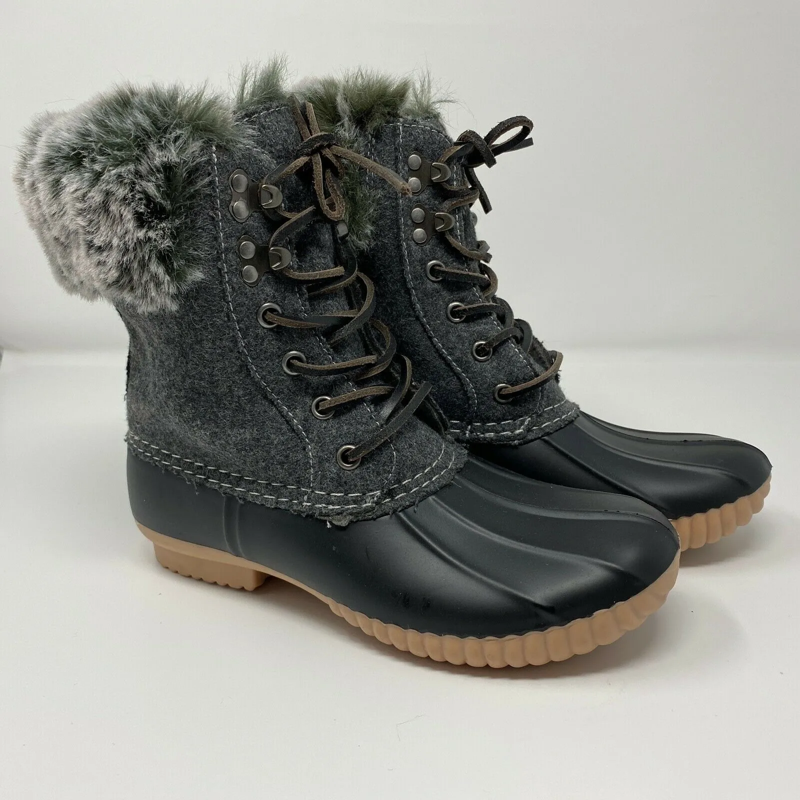 Brand new Report Ursela Black & Grey Lace Up Ultra Soft Faux Fur Duck Boots Women's Size 7! Retails $93 