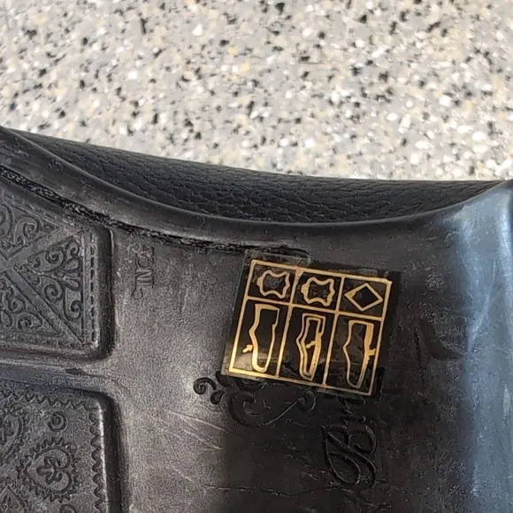 Brighton Ulani Black/Chocolate Tassel Leather Loafers Size 7