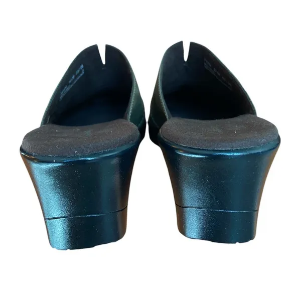 Clarks Olive Green Leather Slip On Clogs size 9.5