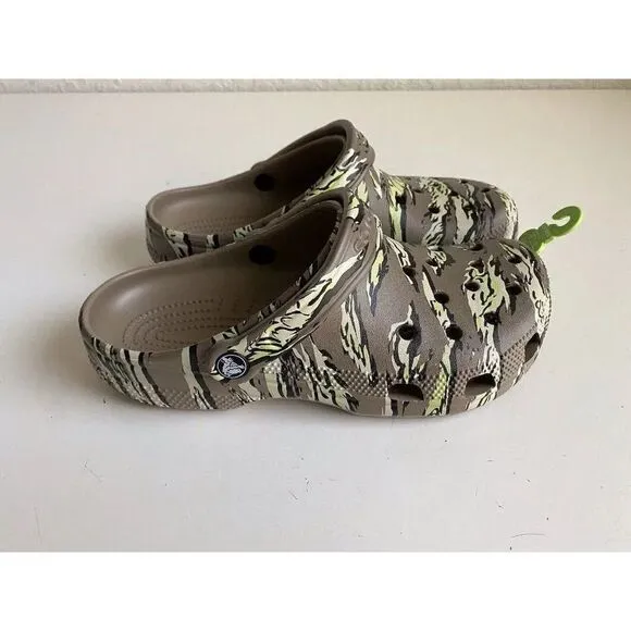 CROCS CLASSIC PRINTED Unisex Slip On Army Clogs Camo Khaki Men’s Sz 7 Women’s 9