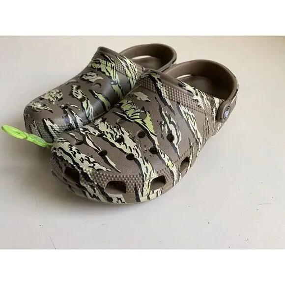 CROCS CLASSIC PRINTED Unisex Slip On Army Clogs Camo Khaki Men’s Sz 7 Women’s 9