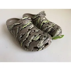 CROCS CLASSIC PRINTED Unisex Slip On Army Clogs Camo Khaki Men’s Sz 7 Women’s 9