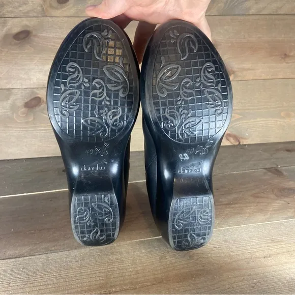 Dansko Arden Womens size 40 shoes black leather slip on wedge clogs