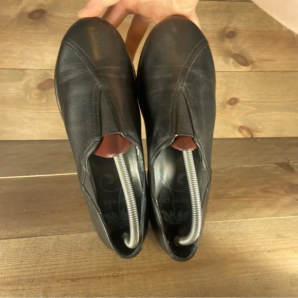 Dansko Arden Womens size 40 shoes black leather slip on wedge clogs
