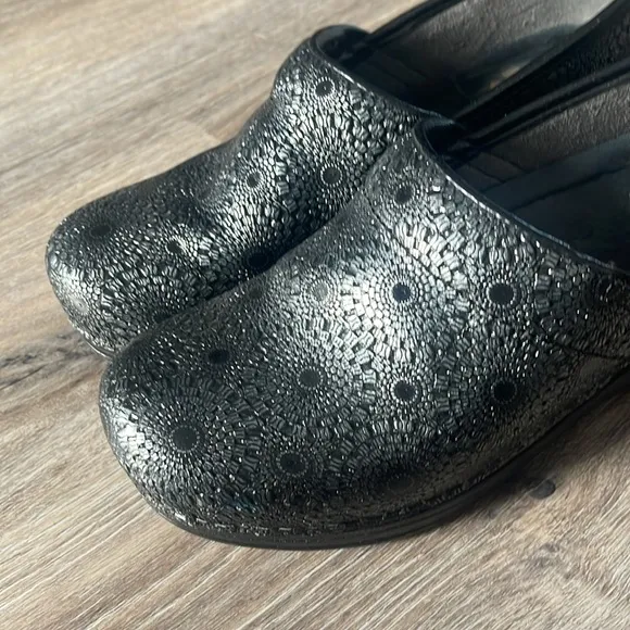 Dansko Clogs Size 37 ( US 6.5-7)