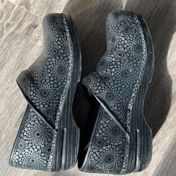 Dansko Clogs Size 37 ( US 6.5-7)