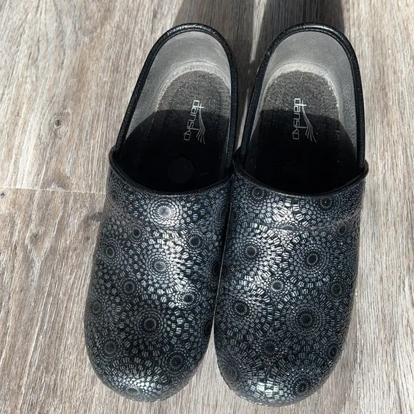 Dansko Clogs Size 37 ( US 6.5-7)