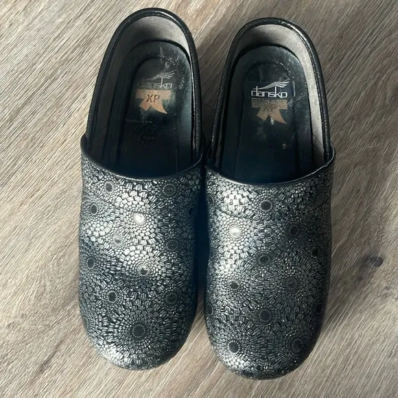 Dansko Clogs Size 37 ( US 6.5-7)