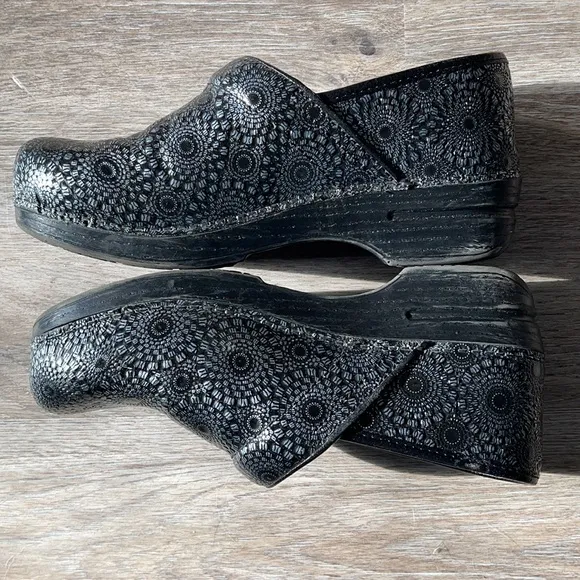 Dansko Clogs Size 37 ( US 6.5-7)