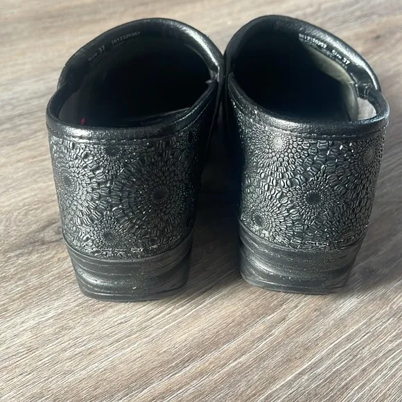 Dansko Clogs Size 37 ( US 6.5-7)