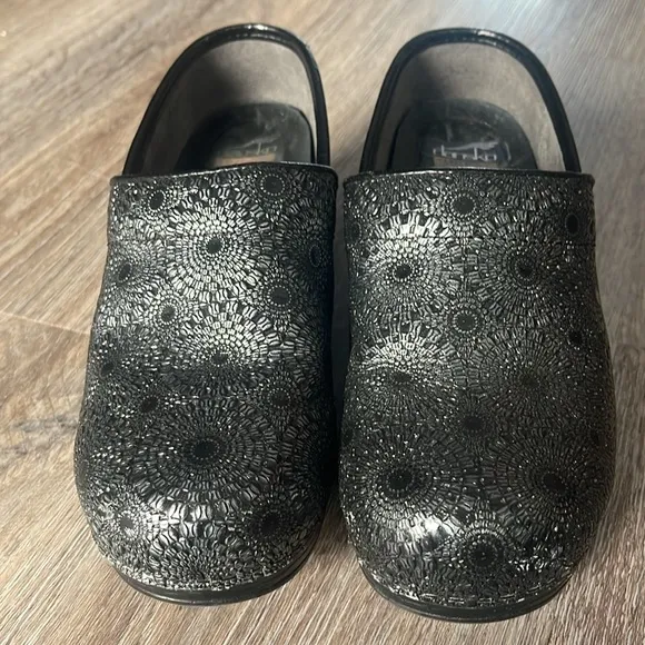 Dansko Clogs Size 37 ( US 6.5-7)