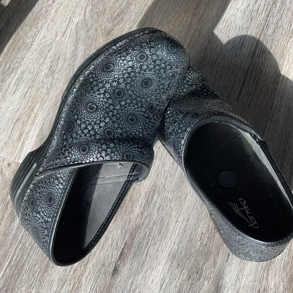 Dansko Clogs Size 37 ( US 6.5-7)