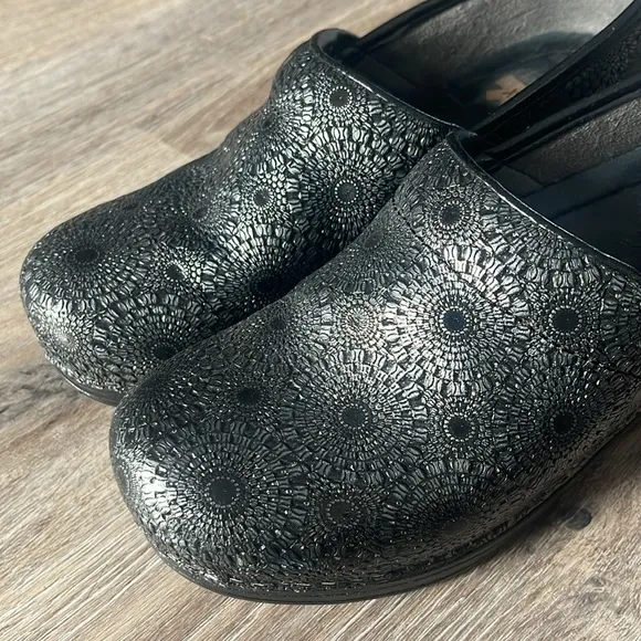 Dansko Clogs Size 37 ( US 6.5-7)