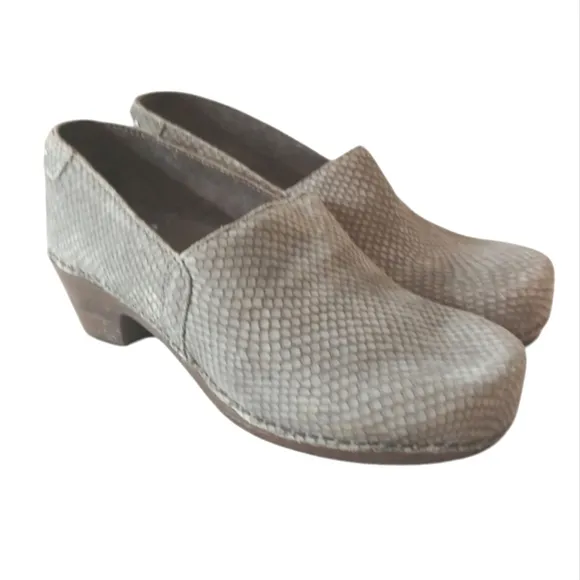 Dansko Mavis Grey Snake Embossed Nubuck Leather Clogs Size 8