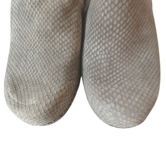 Dansko Mavis Grey Snake Embossed Nubuck Leather Clogs Size 8