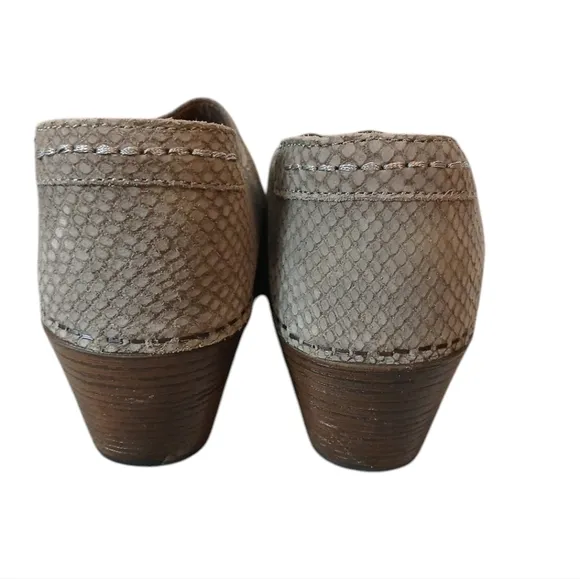 Dansko Mavis Grey Snake Embossed Nubuck Leather Clogs Size 8