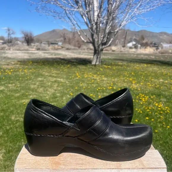 Dansko Solstice Leather Professional slip-on heeled clog mule sz 39 (8.5-9) EUC