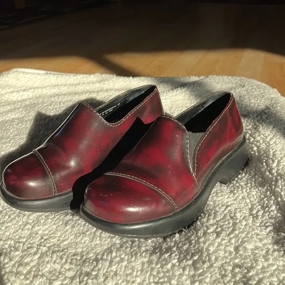 DANSKO Vintage Y2K platform square clogs