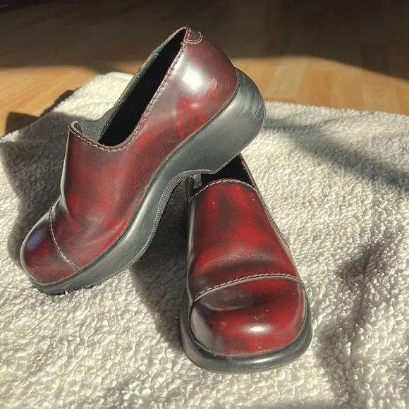 DANSKO Vintage Y2K platform square clogs