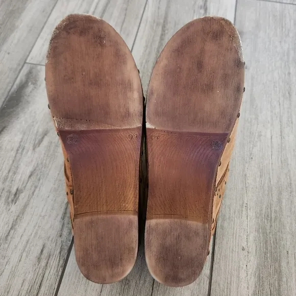 ERIC MICHAEL Tan Camel Color Made In Portugal Suede Leather Rochelle Clogs 42/10