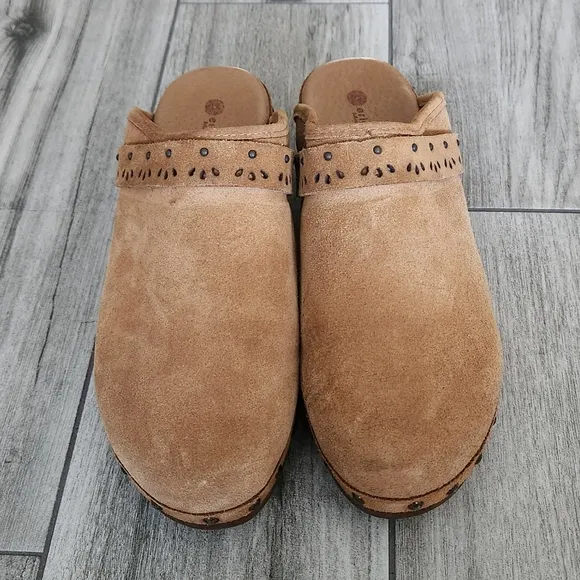 ERIC MICHAEL Tan Camel Color Made In Portugal Suede Leather Rochelle Clogs 42/10