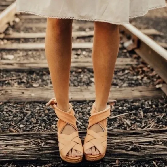 Free People Emmy Wrap Clog Sandals | 9-9.5 USSuede &amp; Leather