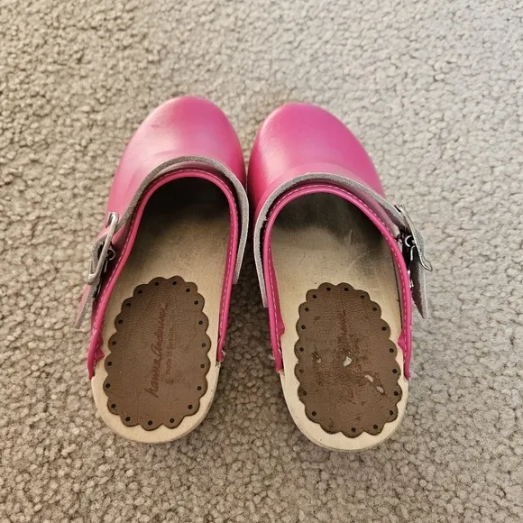 Hanna anderson clogs 26