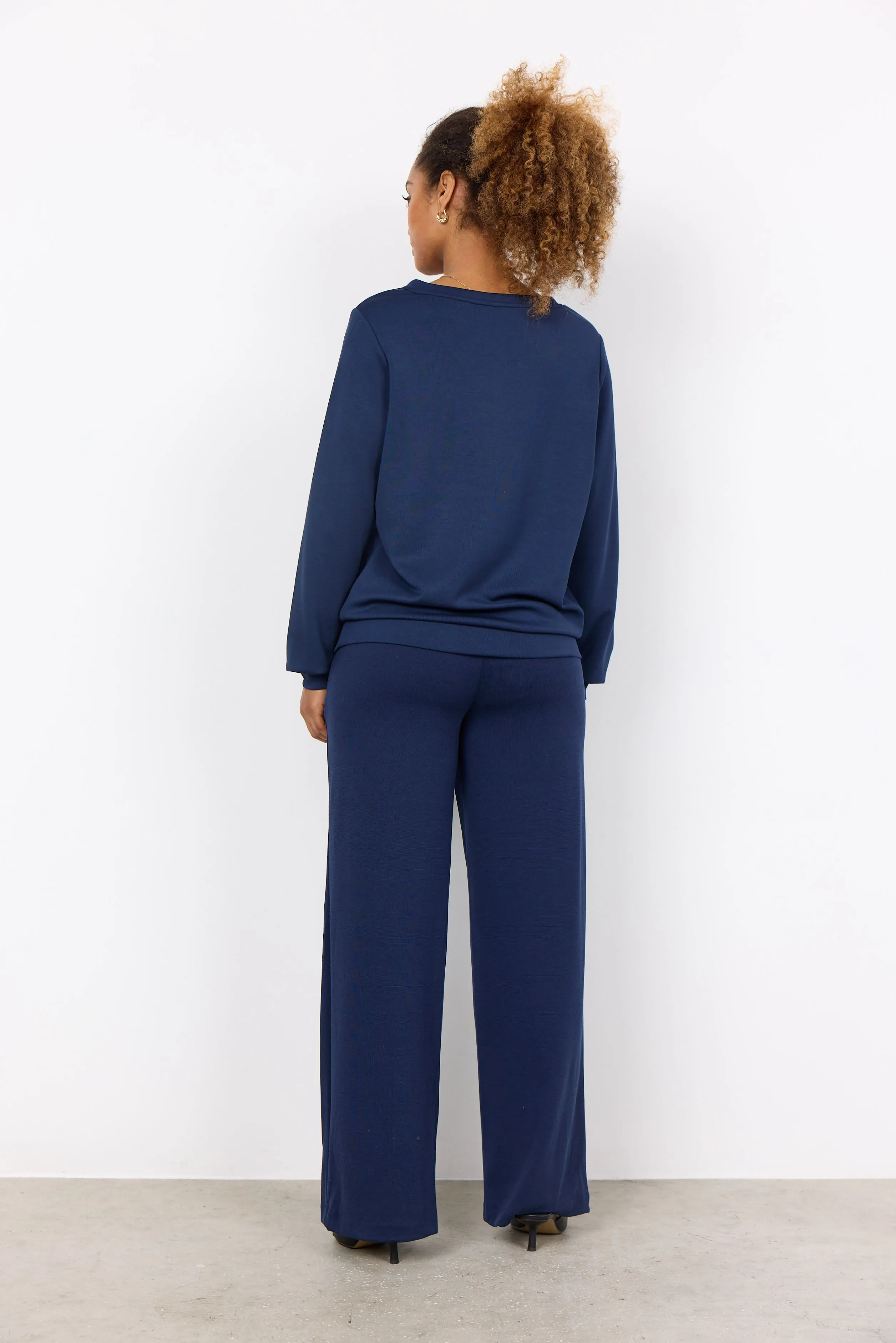 Iris Blue Travel Sweatshirt