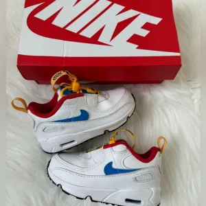 Like New! Nike Toggle Sneakers