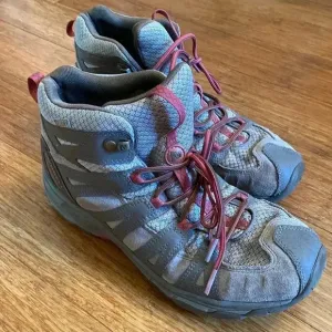 Merrell women’s hiking boots - size 9.5 - brown - lace up - great condition