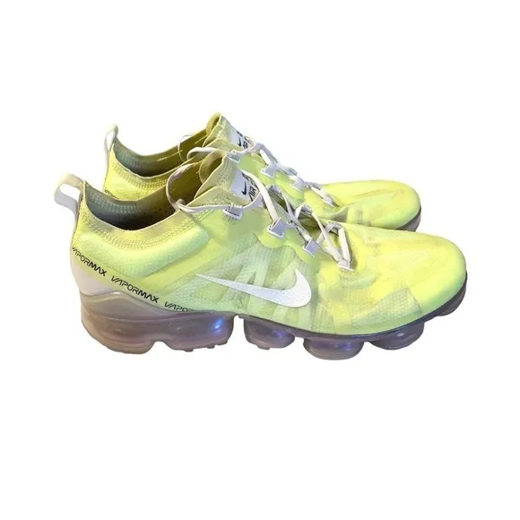 Nike Air VaporMax SE. Women’s Size 11.5, Men’s Size 9.5