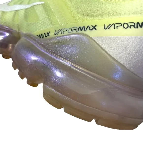 Nike Air VaporMax SE. Women’s Size 11.5, Men’s Size 9.5