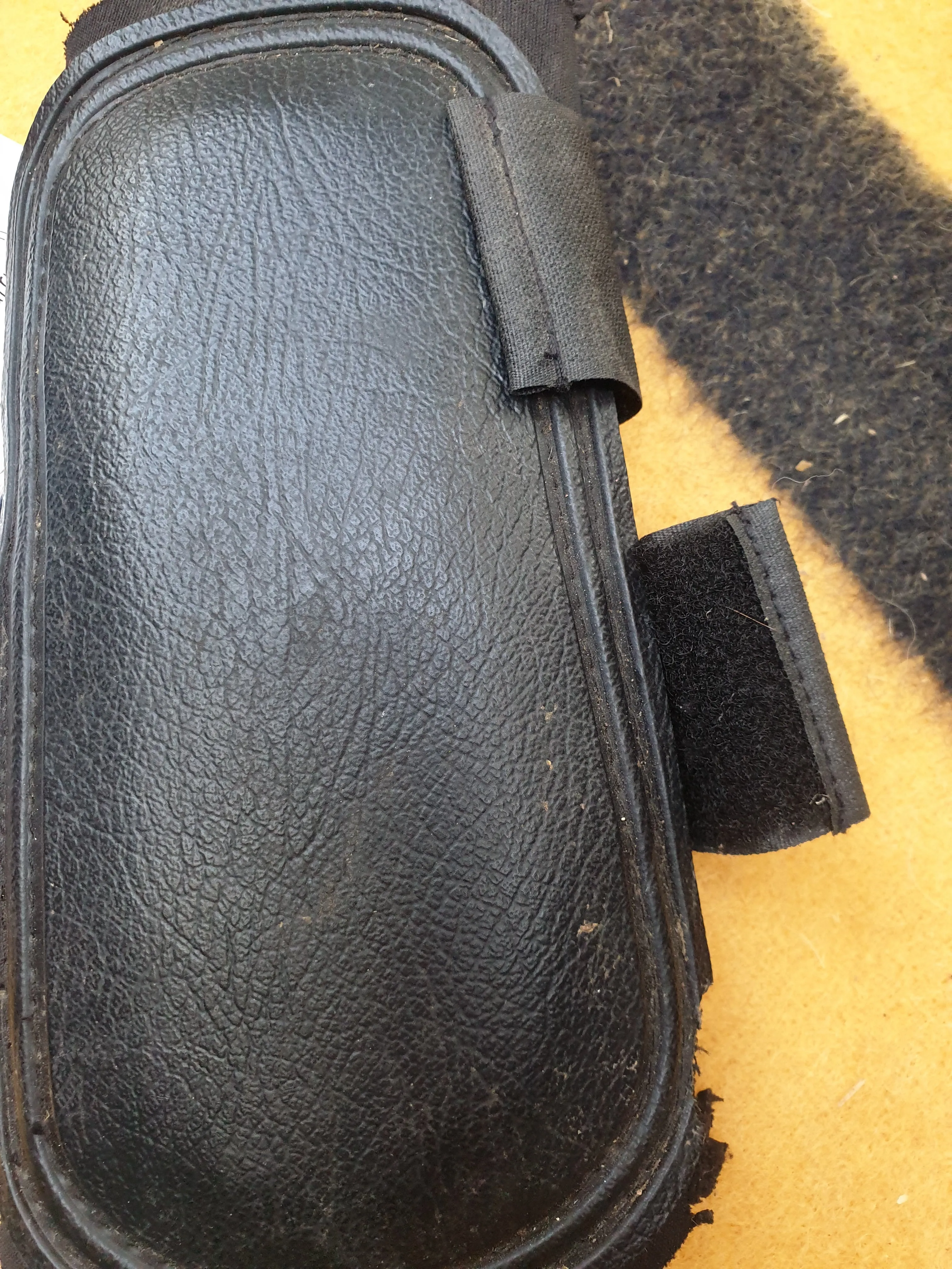 Used medium size black Woof Wear brushing boots FREE POSTAGE☆