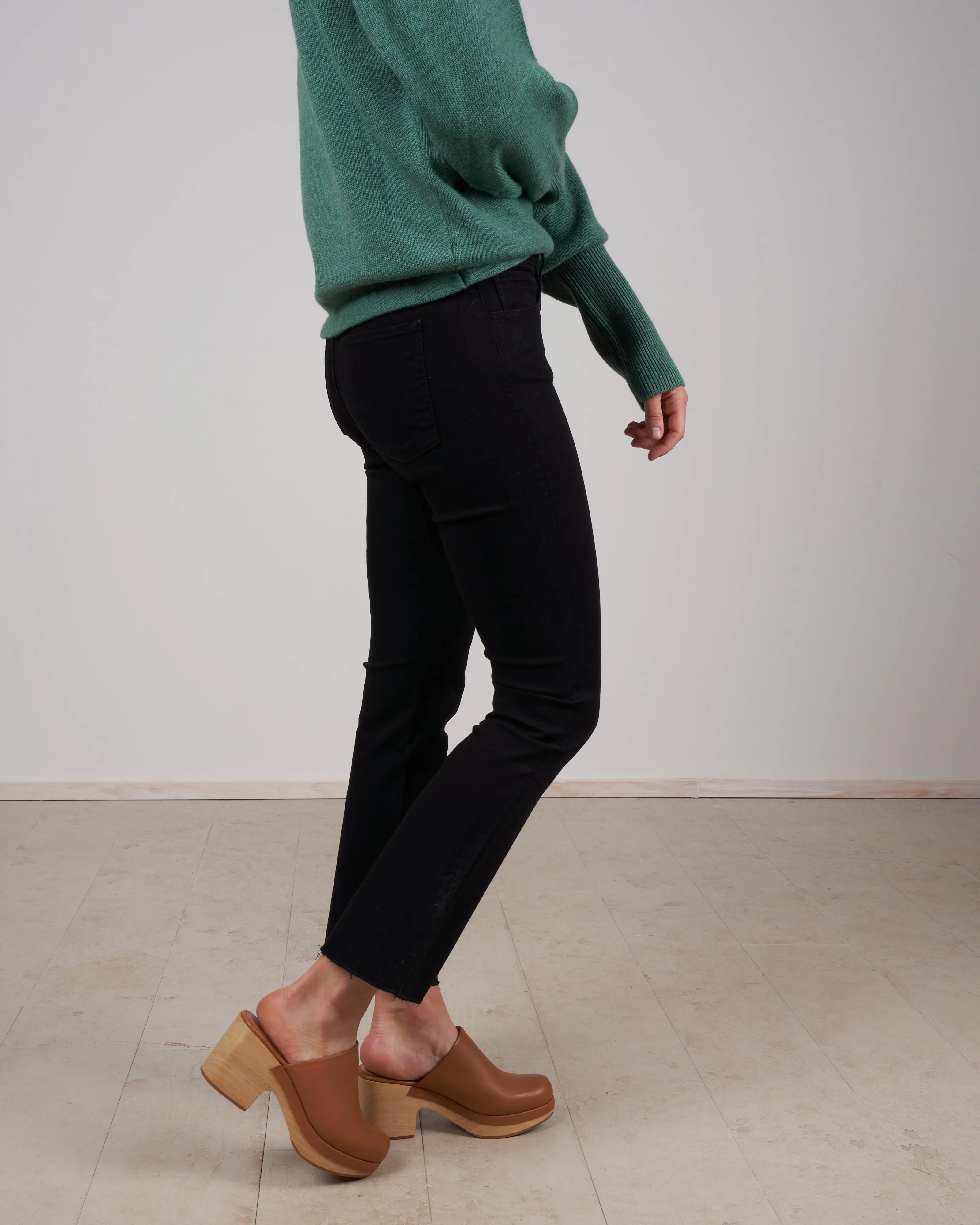 w25 boot crop with raw hem - black tear