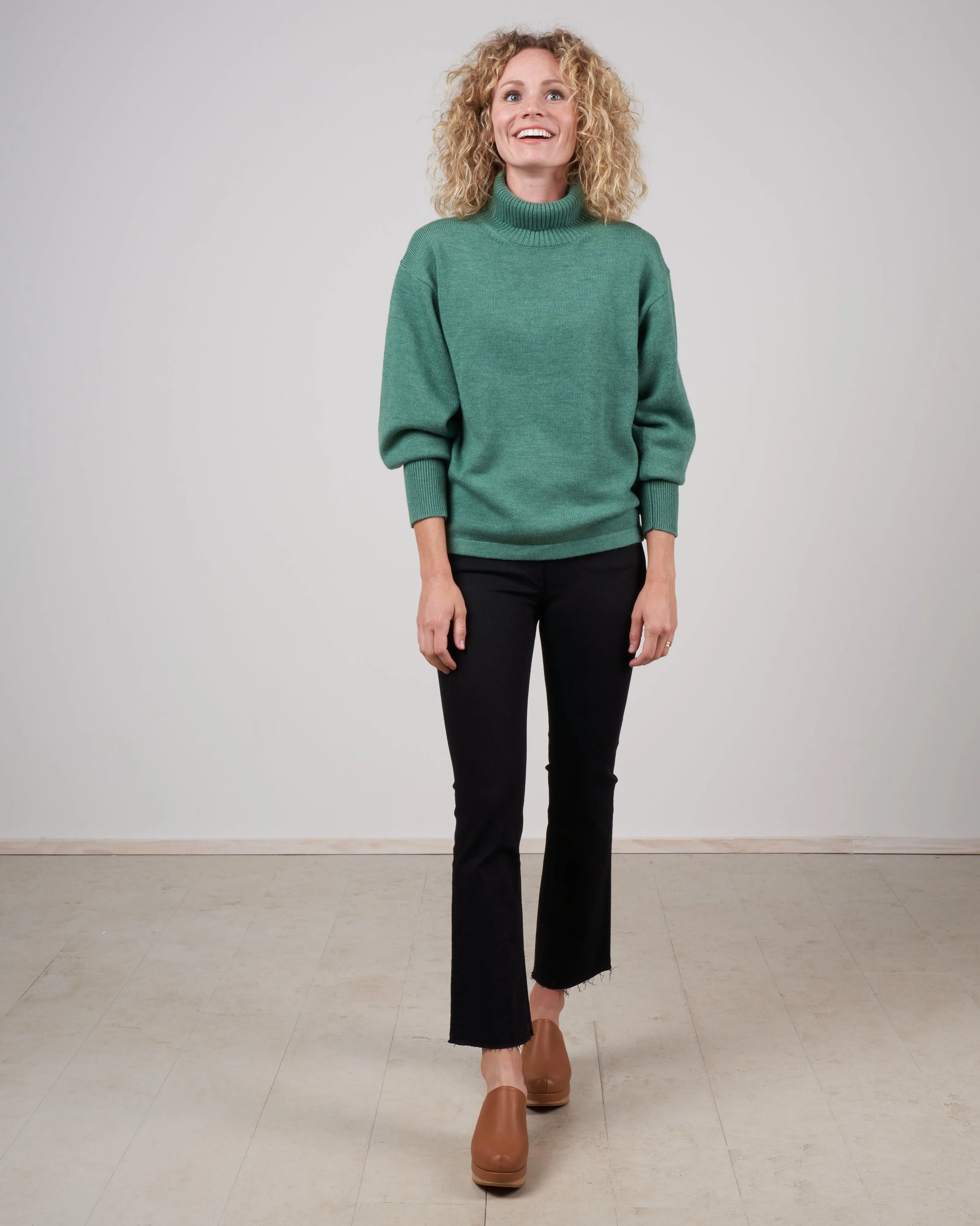 w25 boot crop with raw hem - black tear