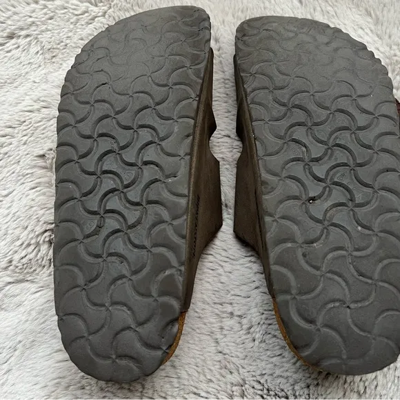Well Worn Women’s Birkenstock Sandals Sz 39 Brown